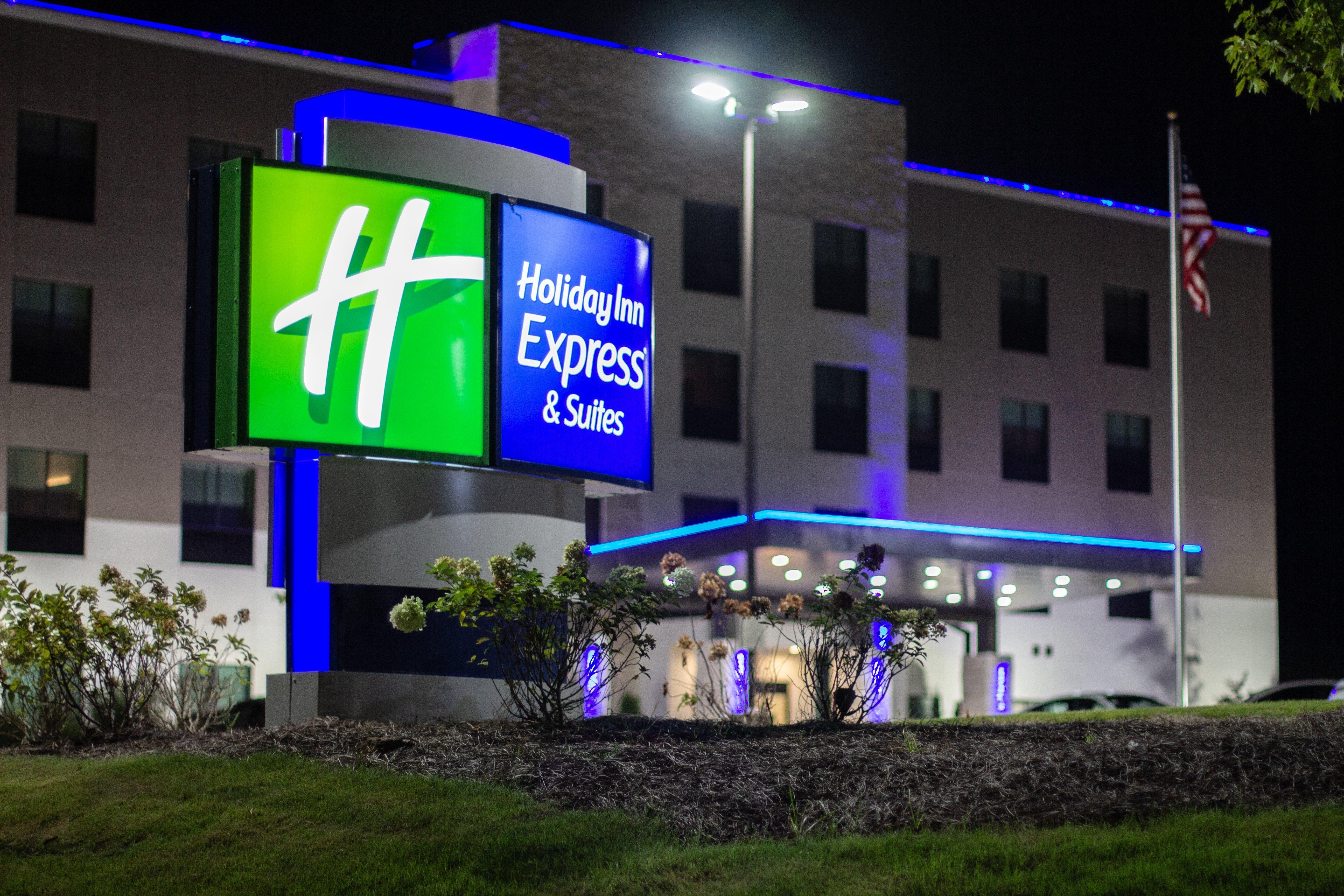 Holiday Inn Express & Suites - Birmingham - Homewood Exterior photo